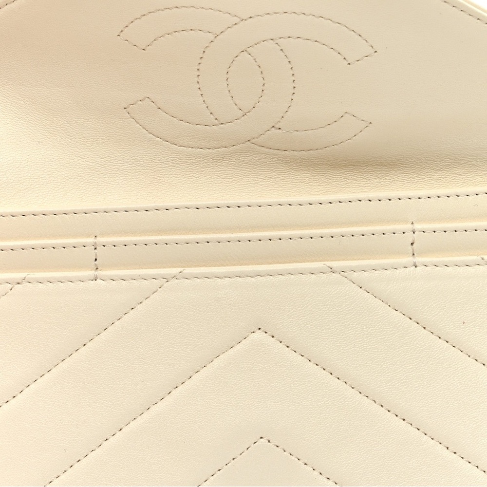 CHANEL Cream Chevron Quilted CC-Front Envelope Wristlet - Picture 6 of 8